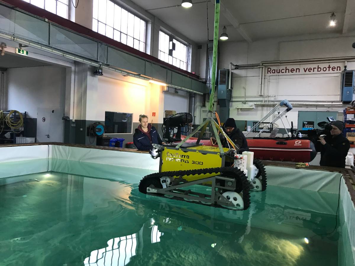 SeaTerra NOMRA 300 crawler in the test basin